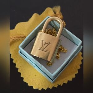 LV Lock #322 Unbranded Chain And Box Made In FRANCE